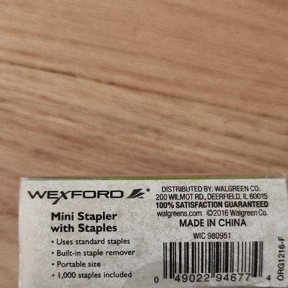 Mini Stapler Set with Standard Staples - Picture 2 of 2